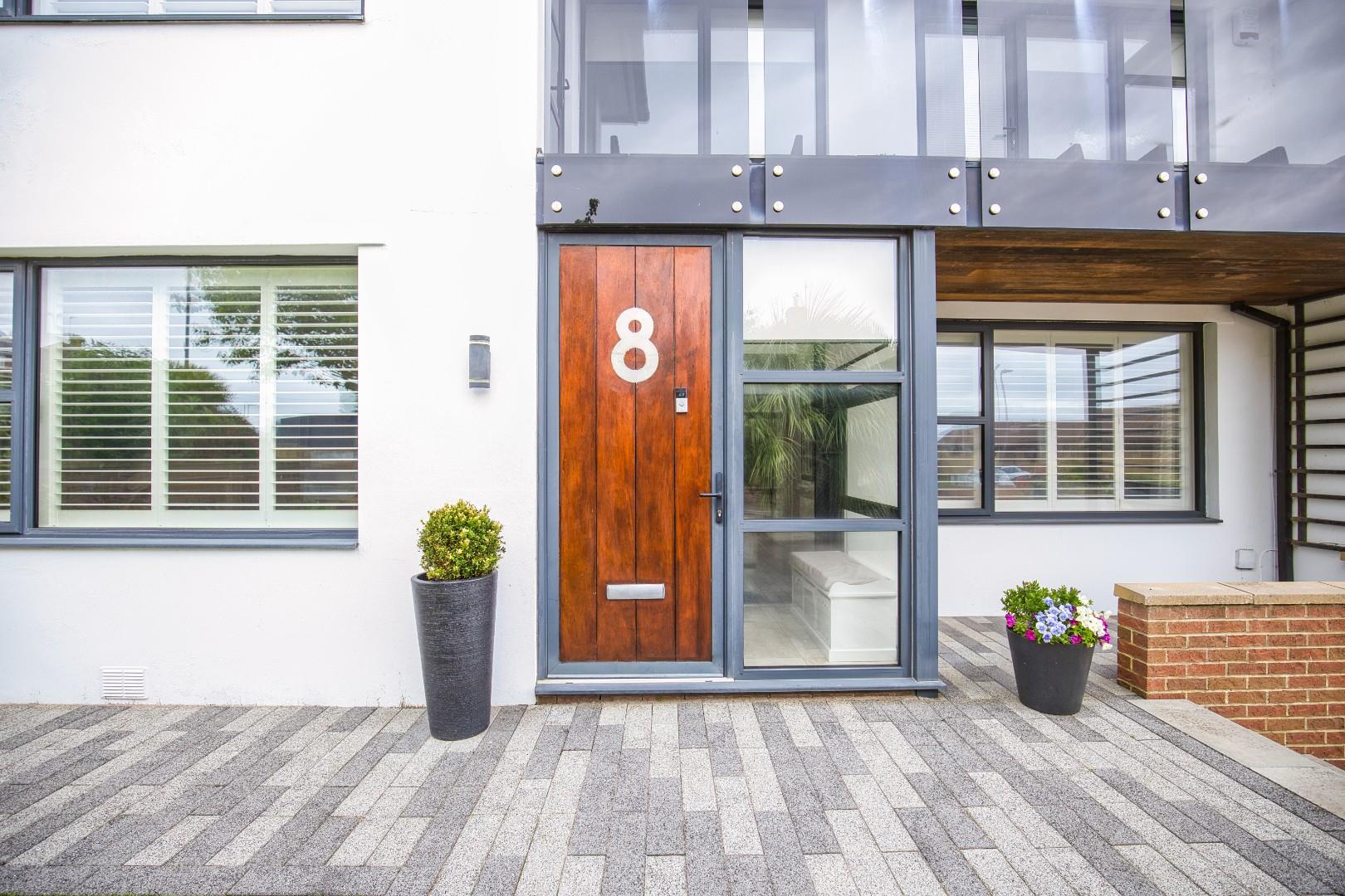 8 Heol-Y-Bryn, Barry, CF62 6SY